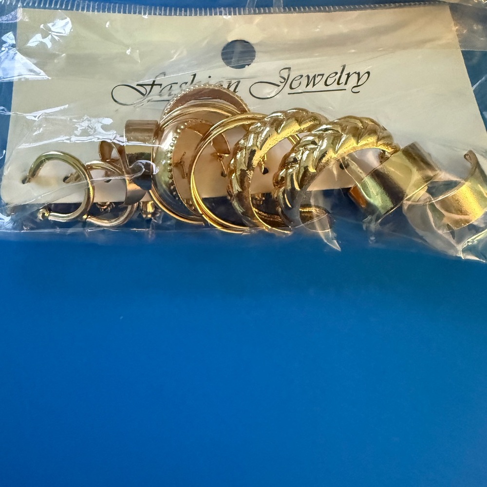 Gold-Tone Hoop Earrings Set of 20 pieces - Picture 10 of 11